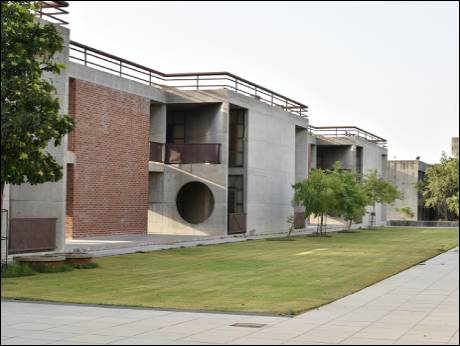 IIM Ahmedabad sets up new centre with Bank of America