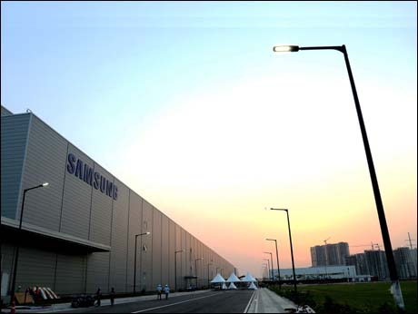 Samsung mobile phone plant in India is world's biggest