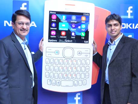 New Nokia Asha phone provides one-button Facebook access