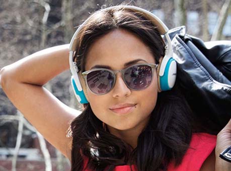 Bose headphones  go wire-free -- via Bluetooth