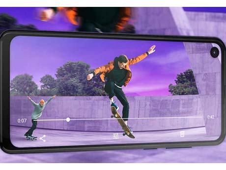 Motorola One Action: world's first phone with an action camera